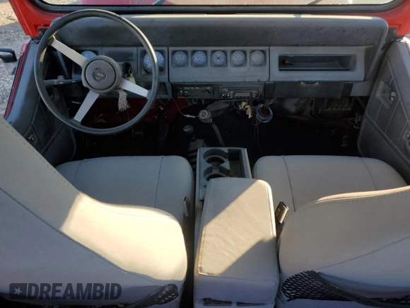 1991 Jeep Wrangler z VIN 2J4FY19P6MJ107521, wystawiony jako Copart lot #84077214 z przebiegiem 1 311 216 mil mil oraz Czysty tytuł • Clean title. Historia ofert i sprzedaży dostępna na DreamBid. Obrazek 8.