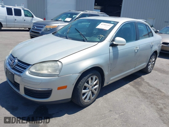 2010 Volkswagen Jetta Limited Edition с VIN 3VWRZ7AJ9AM115141, выставлен на аукционе IAAI как лот 42381197 с пробегом 264 054 миль миль и . История ставок и продаж доступна на DreamBid. Изображение 2.