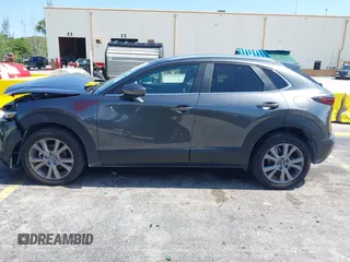 2025 Mazda CX-30 S Carbon Edition z VIN 3MVDMBCMXSM751668, wystawiony jako IAAI lot #42329444 z przebiegiem 16 735 mil mil oraz . Historia ofert i sprzedaży dostępna na DreamBid. Obrazek 14.
