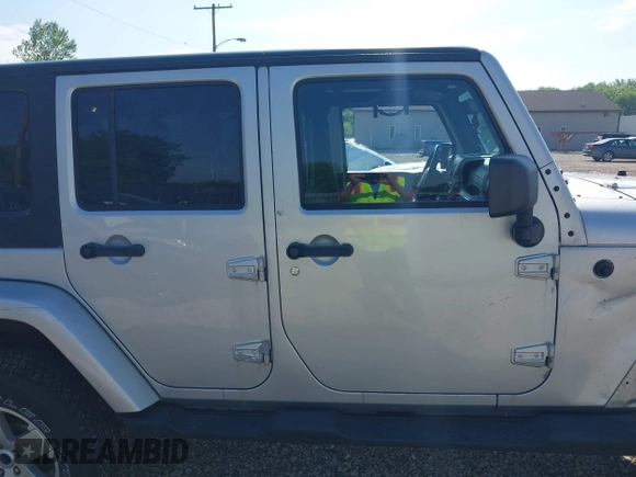 2012 Jeep Wrangler Unlimited Altitude z VIN 1C4HJWEGXCL120397, wystawiony jako IAAI lot #42219976 z przebiegiem 119 172 mil mil oraz . Historia ofert i sprzedaży dostępna na DreamBid. Obrazek 14.