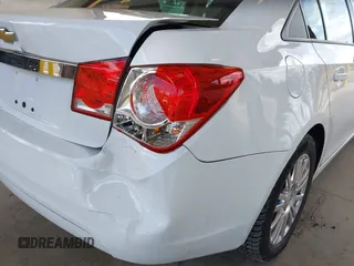 2015 Chevrolet Cruze LS z VIN 1G1PA5SG6F7278428, wystawiony jako IAAI lot #42325454 z przebiegiem 87 930 mil mil oraz . Historia ofert i sprzedaży dostępna na DreamBid. Obrazek 6.