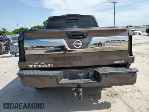 2017 Nissan Titan SV z VIN 1N6AA1E54HN512447, wystawiony jako Copart lot #56543875 z przebiegiem 119 426 mil mil oraz Czysty tytuł • Clean title. Historia ofert i sprzedaży dostępna na DreamBid. Obrazek 6.