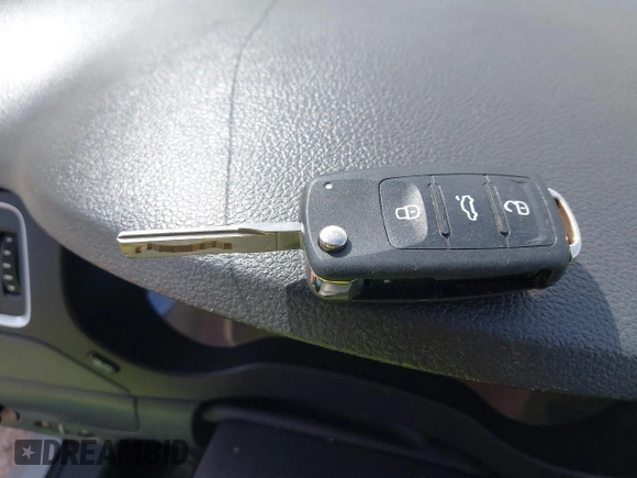 2014 Volkswagen Jetta SE z VIN 3VWD17AJ8EM285174, wystawiony jako IAAI lot #42359764 z przebiegiem 122 296 mil mil oraz . Historia ofert i sprzedaży dostępna na DreamBid. Obrazek 11.