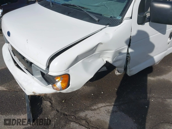 2000 Ford Econoline Cargo with VIN 1FTRE1427YHA09155, listed as a IAAI auction lot 41544236 with 32,275 mi miles. Bid and sale history available at carsss.com. Image 6.
