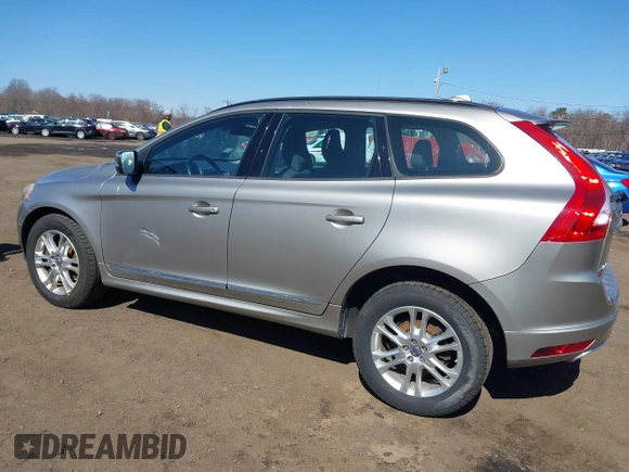 2015 Volvo XC60 z VIN YV4940RAXF2612546, wystawiony jako IAAI lot #41787624 z przebiegiem 92 452 mil mil oraz . Historia ofert i sprzedaży dostępna na DreamBid. Obrazek 17.