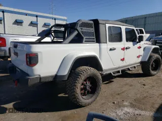2020 Jeep Gladiator Rubicon with VIN 1C6JJTBG7LL152204, listed as a Copart auction lot 83525554 with 7,030 mi miles and Salvage title. Bid and sale history available at DreamBid. Image 3.