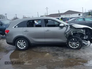 2018 Kia Sorento LX with VIN 5XYPGDA3XJG407247, listed as a IAAI auction lot 41639631 with 127,327 mi miles. Bid and sale history available at carsss.com. Image 13.
