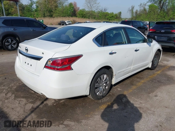 2015 Nissan Altima S with VIN 1N4AL3AP4FN388442, listed as a IAAI auction lot 42107172 with 113,354 mi miles and . Bid and sale history available at carsss.com. Image 4.