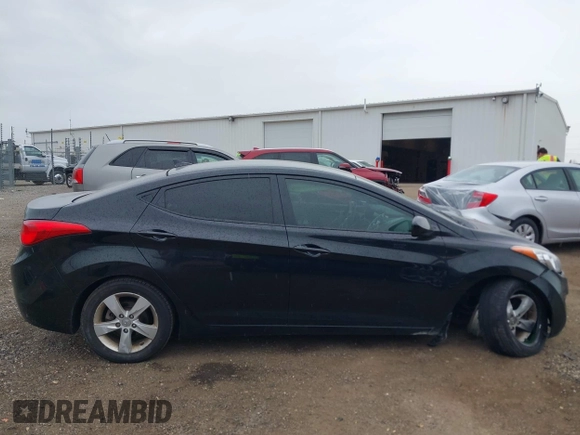 2013 Hyundai Elantra GLS z VIN 5NPDH4AE6DH372849, wystawiony jako IAAI lot #42161748 z przebiegiem 91 986 mil mil oraz . Historia ofert i sprzedaży dostępna na DreamBid. Obrazek 13.