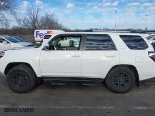 2024 Toyota 4Runner SR5 Premium with VIN JTENU5JR6R6278704, listed as a IAAI auction lot 41215563 with 12,802 mi miles. Bid and sale history available at carsss.com. Image 15.