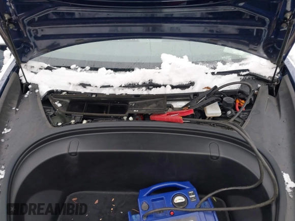 2018 Tesla Model 3 Long Range Battery z VIN 5YJ3E1EA5JF006370, wystawiony jako IAAI lot #41565266 z przebiegiem 55 376 mil mil oraz . Historia ofert i sprzedaży dostępna na DreamBid. Obrazek 10.