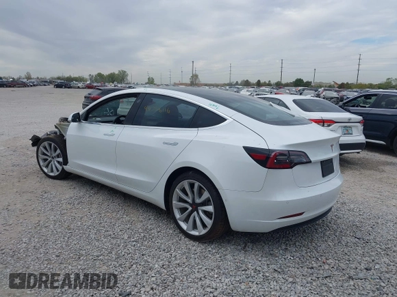 2019 Tesla Model 3 Mid Range z VIN 5YJ3E1EA5KF466517, wystawiony jako IAAI lot #40296116 z przebiegiem 66 509 mil mil oraz . Historia ofert i sprzedaży dostępna na DreamBid. Obrazek 3.
