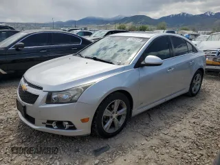 2014 Chevrolet Cruze 2LT z VIN 1G1PE5SB5E7252930, wystawiony jako Copart lot #57353015 z przebiegiem 141 840 mil mil oraz Szkoda całkowita • Salvage title. Historia ofert i sprzedaży dostępna na DreamBid. Obrazek 1.