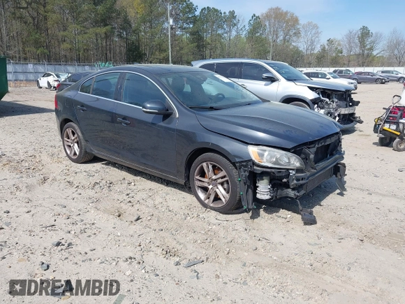 2014 Volvo S60 T5 z VIN YV1612FS1E2275524, wystawiony jako IAAI lot #41914398 z przebiegiem 122 286 mil mil oraz . Historia ofert i sprzedaży dostępna na DreamBid. Obrazek 1.