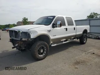 2006 Ford F-250 XL z VIN 1FTSW21PX6EA38328, wystawiony jako Copart lot #56334275 z przebiegiem 128 742 mil mil oraz Szkoda całkowita • Salvage title. Historia ofert i sprzedaży dostępna na DreamBid. Obrazek 1.