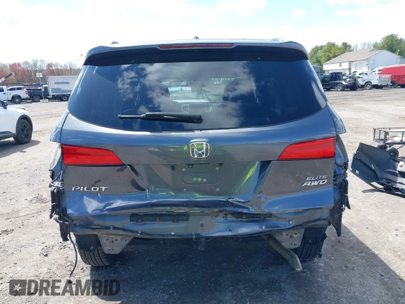 2016 Honda Pilot Elite with VIN 5FNYF6H06GB058392, listed as a IAAI auction lot 41983804 with 103,304 mi miles. Bid and sale history available at carsss.com. Image 17.