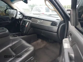 2010 Chevrolet Tahoe LT z VIN 1GNUKBE03AR221483, wystawiony jako IAAI lot #42157016 z przebiegiem 233 193 mil mil oraz . Historia ofert i sprzedaży dostępna na DreamBid. Obrazek 5.