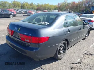 2005 Honda Accord EX z VIN 1HGCM56715A129743, wystawiony jako IAAI lot #42145886 z przebiegiem 203 762 mil mil oraz . Historia ofert i sprzedaży dostępna na DreamBid. Obrazek 4.