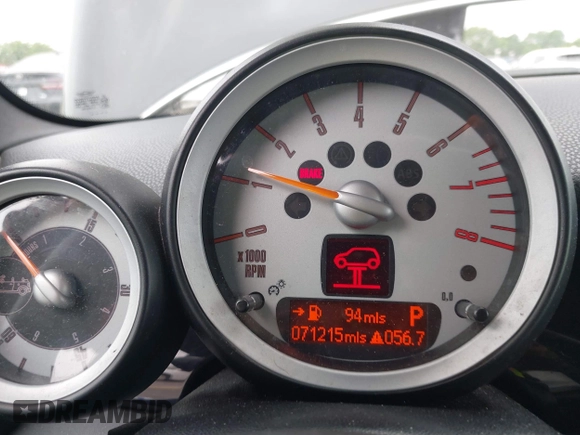 2010 MINI Convertible S z VIN WMWMS3C52ATY08772, wystawiony jako IAAI lot #41845412 z przebiegiem 71 215 mil mil oraz . Historia ofert i sprzedaży dostępna na DreamBid. Obrazek 7.