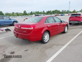 2010 Lincoln MKZ z VIN 3LNHL2GC2AR636552, wystawiony jako IAAI lot #42330172 z przebiegiem 98 883 mil mil oraz . Historia ofert i sprzedaży dostępna na DreamBid. Obrazek 4.