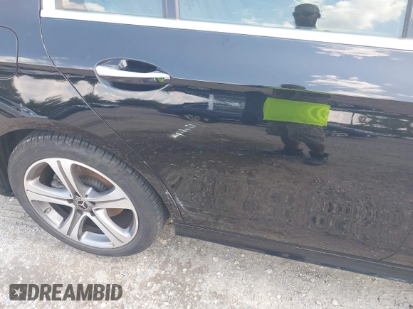 2018 Mercedes-Benz E 300 with VIN WDDZF4KB0JA394337, listed as a IAAI auction lot 42535687 with 40,509 mi miles and . Bid and sale history available at DreamBid. Image 20.