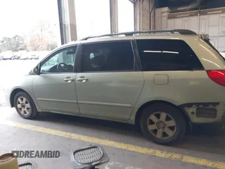 2007 Toyota Sienna XLE with VIN 5TDZK22C37S023719, listed as a IAAI auction lot 41566286 with 239,296 mi miles. Bid and sale history available at carsss.com. Image 14.