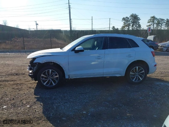 2024 Audi Q5 S line Premium with VIN WA1GAAFYXR2145718, listed as a IAAI auction lot 41261471 with 2,272 mi miles. Bid and sale history available at carsss.com. Image 15.