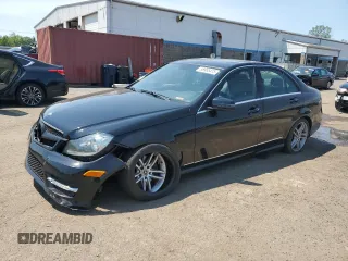 2013 Mercedes-Benz C 300 Sport z VIN WDDGF8AB7DR275951, wystawiony jako Copart lot #58965475 z przebiegiem 123 748 mil mil oraz Szkoda całkowita • Salvage title. Historia ofert i sprzedaży dostępna na DreamBid. Obrazek 1.