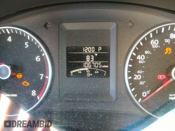 2014 Volkswagen Jetta SE z VIN 3VWD17AJ1EM412833, wystawiony jako IAAI lot #42351497 z przebiegiem 106 705 mil mil oraz . Historia ofert i sprzedaży dostępna na DreamBid. Obrazek 7.
