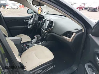 2016 Jeep Cherokee Latitude with VIN 1C4PJLCB1GW256777, listed as a IAAI auction lot 41150466 with 133,000 mi miles. Bid and sale history available at carsss.com. Image 5.