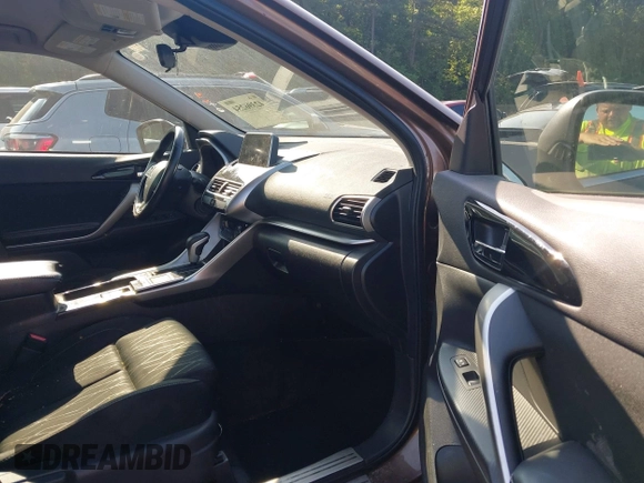 2020 Mitsubishi Eclipse Cross SE z VIN JA4AS5AA3LZ002452, wystawiony jako IAAI lot #42396254 z przebiegiem 125 746 mil mil oraz . Historia ofert i sprzedaży dostępna na DreamBid. Obrazek 5.