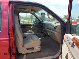 2001 Ford Excursion Limited z VIN 1FMNU43S61EA18890, wystawiony jako IAAI lot #42536943 z przebiegiem 208 971 mil mil oraz . Historia ofert i sprzedaży dostępna na DreamBid. Obrazek 5.