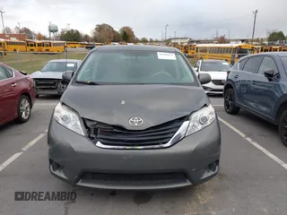 2012 Toyota Sienna LE AAS with VIN 5TDKK3DC5CS253020, listed as a IAAI auction lot 40900034 with 208,421 mi miles. Bid and sale history available at carsss.com. Image 12.