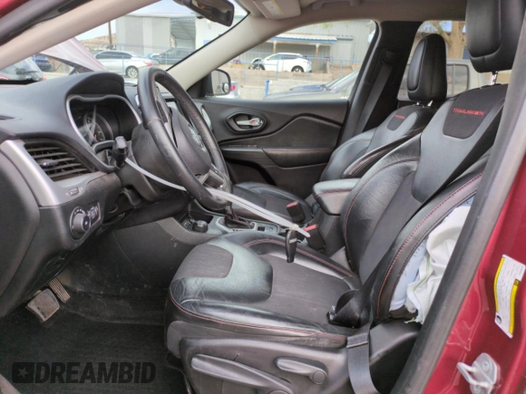 2015 Jeep Cherokee Trailhawk z VIN 1C4PJMBSXFW649425, wystawiony jako Copart lot #52900735 z przebiegiem 89 345 mil mil oraz Szkoda całkowita • Salvage title. Historia ofert i sprzedaży dostępna na DreamBid. Obrazek 7.