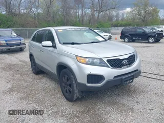 2013 Kia Sorento LX with VIN 5XYKTCA60DG372961, listed as a IAAI auction lot 42061693 with 181,034 mi miles. Bid and sale history available at carsss.com. Image 1.