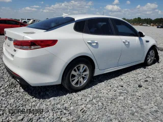 2016 Kia Optima LX z VIN 5XXGT4L33GG069924, wystawiony jako Copart lot #57426715 z przebiegiem 139 047 mil mil oraz Szkoda całkowita • Salvage title. Historia ofert i sprzedaży dostępna na DreamBid. Obrazek 3.