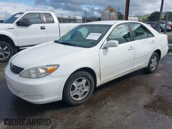 2002 Toyota Camry XLE z VIN 4T1BF30KX2U035422, wystawiony jako IAAI lot #41762363 z przebiegiem 220 465 mil mil oraz . Historia ofert i sprzedaży dostępna na DreamBid. Obrazek 17.