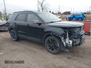 2018 Ford Explorer XLT z VIN 1FM5K8D85JGC25579, wystawiony jako IAAI lot #40961337 z przebiegiem 70 847 mil mil oraz . Historia ofert i sprzedaży dostępna na DreamBid. Obrazek 1.