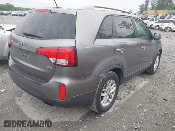 2015 Kia Sorento LX with VIN 5XYKTCA61FG573531, listed as a IAAI auction lot 42086854 with 226,393 mi miles. Bid and sale history available at carsss.com. Image 4.