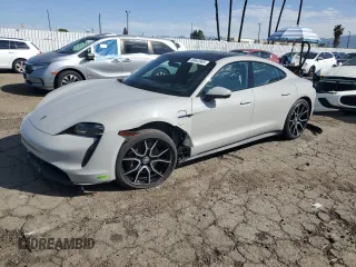 2023 Porsche Taycan z VIN WP0AA2Y11PSA10435, wystawiony jako Copart lot #46842665 z przebiegiem 13 134 mil mil oraz Szkody całkowita. Historia ofert i sprzedaży dostępna na DreamBid. Obrazek 1.