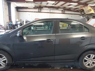 2014 Chevrolet Sonic LT z VIN 1G1JC5SH2E4199864, wystawiony jako IAAI lot #42370631 z przebiegiem 59 781 mil mil oraz . Historia ofert i sprzedaży dostępna na DreamBid. Obrazek 14.