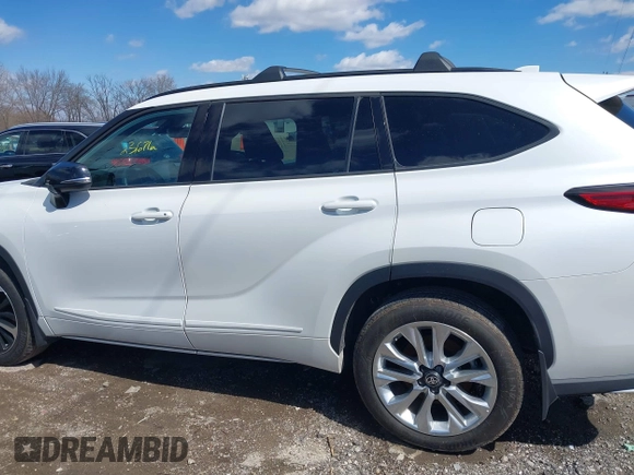 2022 Toyota Highlander XSE with VIN 5TDLZRBH0NS235559, listed as a IAAI auction lot 41684126 with 23,671 mi miles and . Bid and sale history available at DreamBid. Image 14.