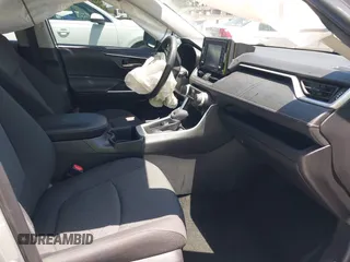 2022 Toyota RAV4 XLE z VIN 2T3W1RFV5NC213609, wystawiony jako IAAI lot #42561113 z przebiegiem 22 125 mil mil oraz . Historia ofert i sprzedaży dostępna na DreamBid. Obrazek 5.