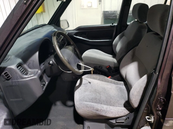 1998 Chevrolet Tracker z VIN 2CNBJ1362W6919635, wystawiony jako Copart lot #56894355 z przebiegiem 140 298 mil mil oraz Szkoda całkowita • Salvage title. Historia ofert i sprzedaży dostępna na DreamBid. Obrazek 7.