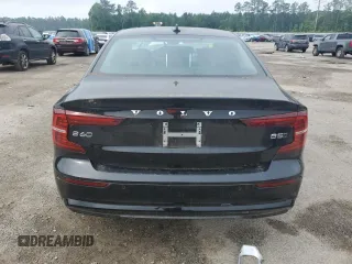 2024 Volvo S60 Core Dark Theme z VIN 7JRL12TK6RG323297, wystawiony jako Copart lot #53923895 z przebiegiem Nie podano mil oraz Szkoda całkowita • Salvage title. Historia ofert i sprzedaży dostępna na DreamBid. Obrazek 6.