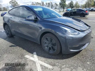 2024 Tesla Model Y z VIN 7SAYGDED1RF089192, wystawiony jako Copart lot #48752085 z przebiegiem 7 643 mil mil oraz Szkoda całkowita • Salvage title. Historia ofert i sprzedaży dostępna na DreamBid. Obrazek 4.