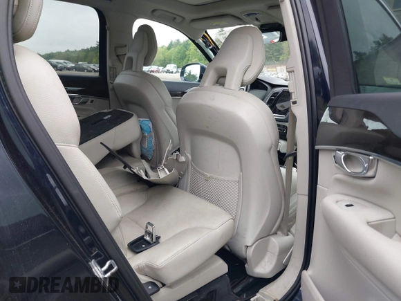2017 Volvo XC90 Momentum z VIN YV4A22PK5H1141859, wystawiony jako IAAI lot #42278700 z przebiegiem 88 451 mil mil oraz . Historia ofert i sprzedaży dostępna na DreamBid. Obrazek 8.