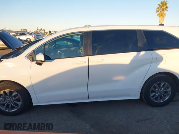 2022 Toyota Sienna LE с VIN 5TDKRKEC3NS115774, выставлен на аукционе IAAI как лот 41396838 с пробегом 59 552 миль миль и . История ставок и продаж доступна на DreamBid. Изображение 15.