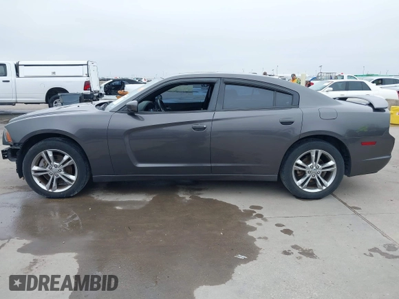 2013 Dodge Charger SXT z VIN 2C3CDXJG5DH572032, wystawiony jako IAAI lot #41707058 z przebiegiem 109 147 mil mil oraz . Historia ofert i sprzedaży dostępna na DreamBid. Obrazek 15.