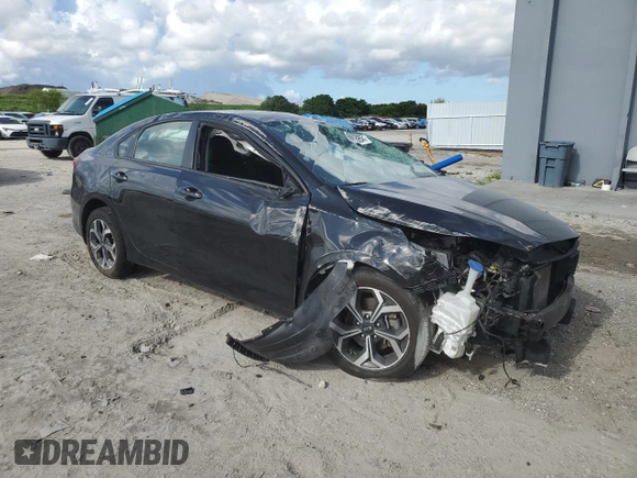 2021 Kia Forte LXS z VIN 3KPF24AD0ME308702, wystawiony jako Copart lot #57252185 z przebiegiem 103 836 mil mil oraz Nie do naprawy • Non repairable. Historia ofert i sprzedaży dostępna na DreamBid. Obrazek 4.